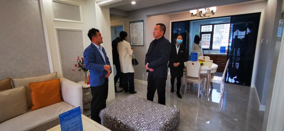 （参观长城·嘉峪苑样板间）